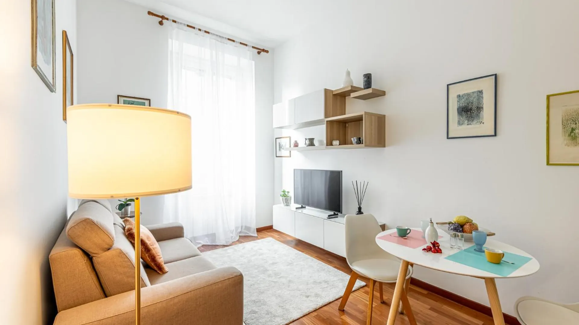 Apartment Luxury, Modern & Charming Apt Near Central Station Milan Italy