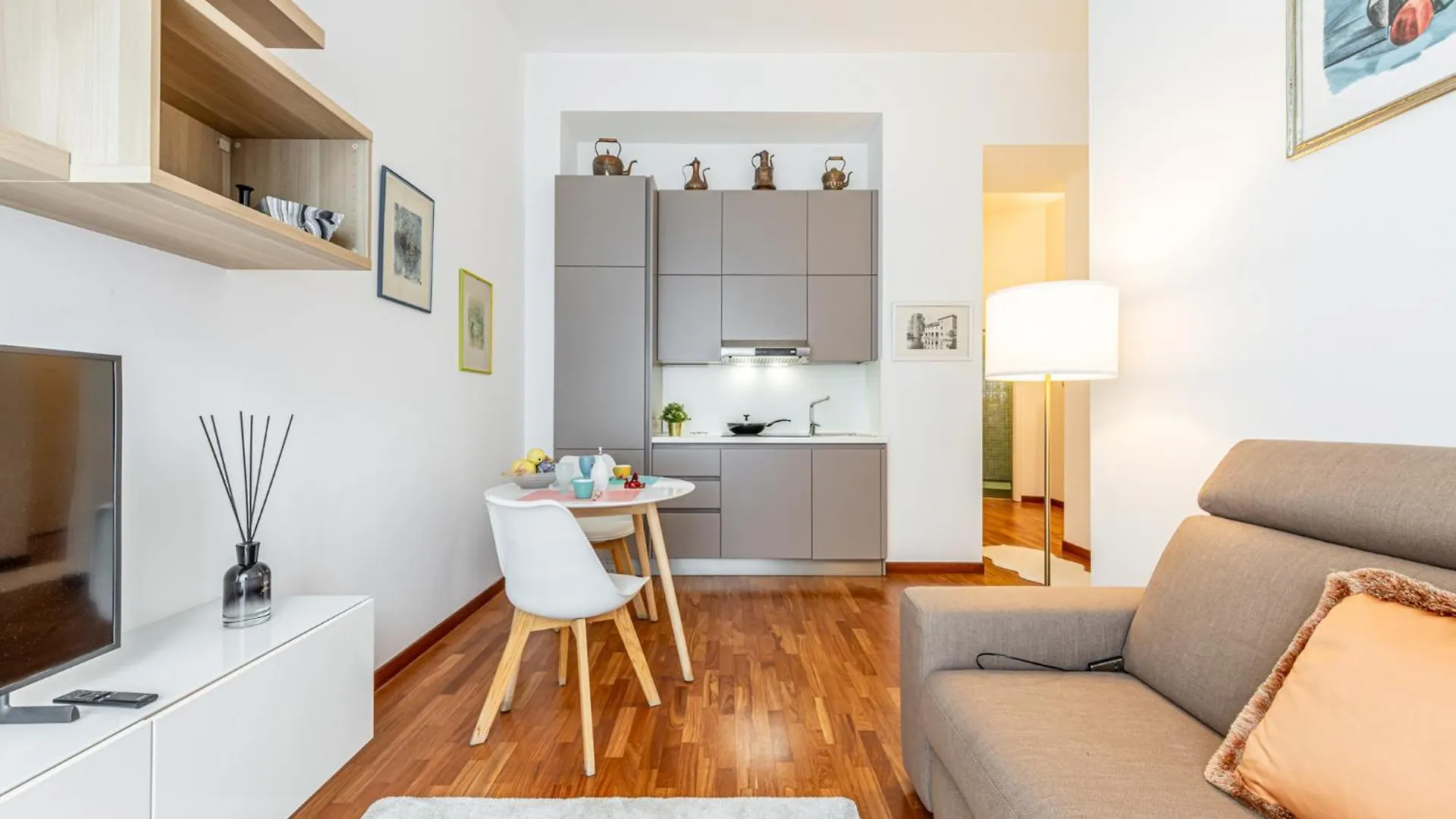 Apartment Luxury, Modern & Charming Apt Near Central Station Milan