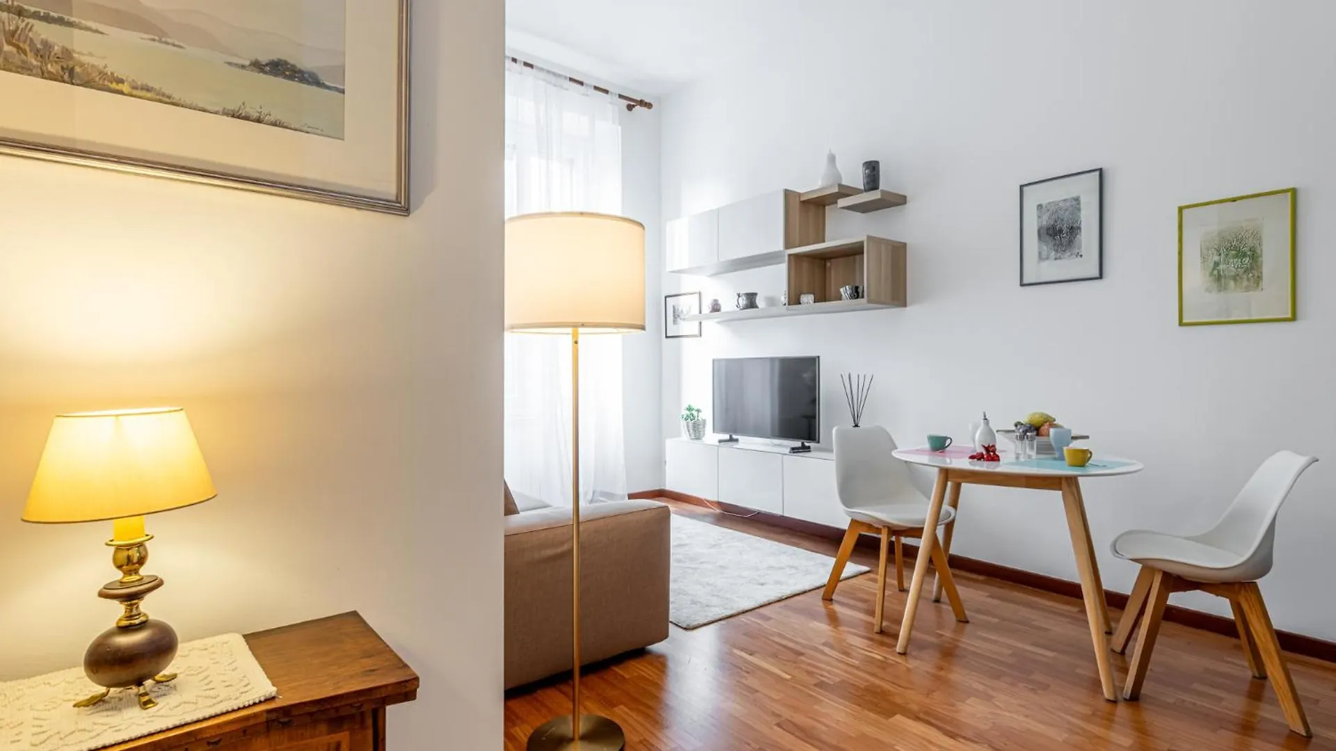 Luxury, Modern & Charming Apt Near Central Station Milan Apartment
