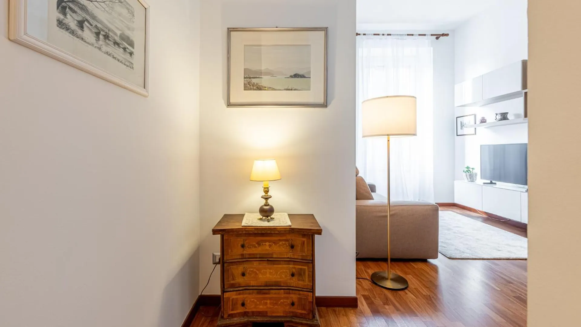 Apartment Luxury, Modern & Charming Apt Near Central Station Milan Italy
