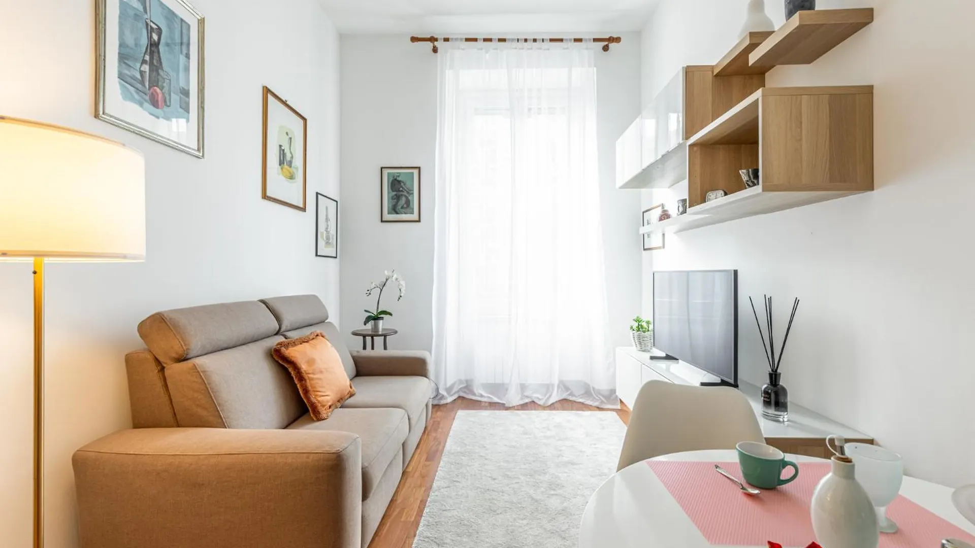 Luxury, Modern & Charming Apt Near Central Station Milan