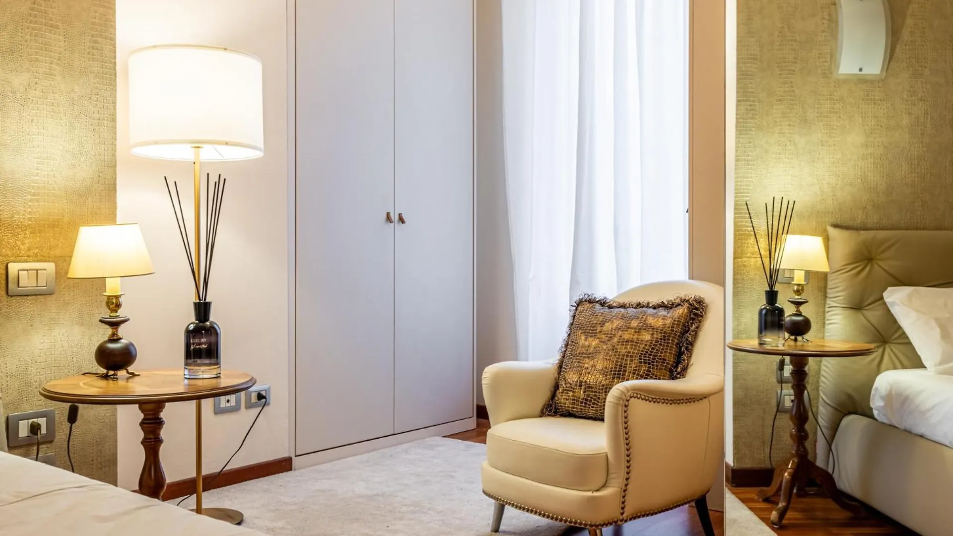 Luxury, Modern & Charming Apt Near Central Station Milan Italy