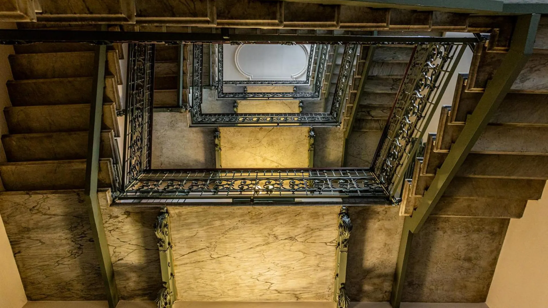 Apartment Luxury, Modern & Charming Apt Near Central Station Milan Italy