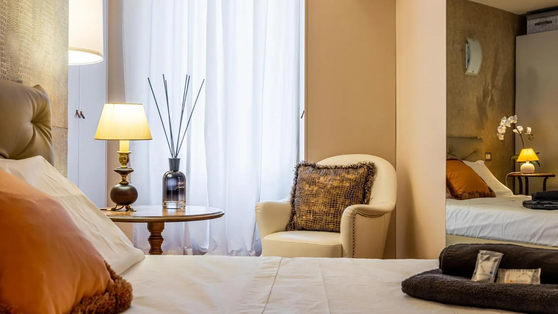 Luxury, Modern & Charming Apt Near Central Station Milan Apartment