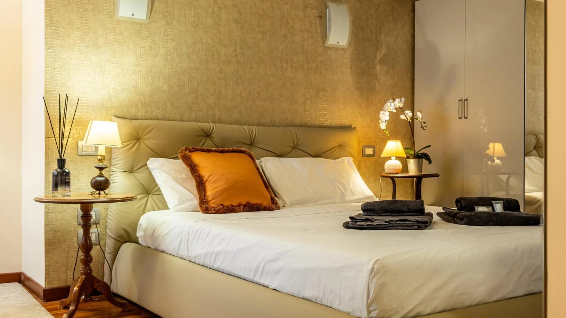 Luxury, Modern & Charming Apt Near Central Station Milan Italy
