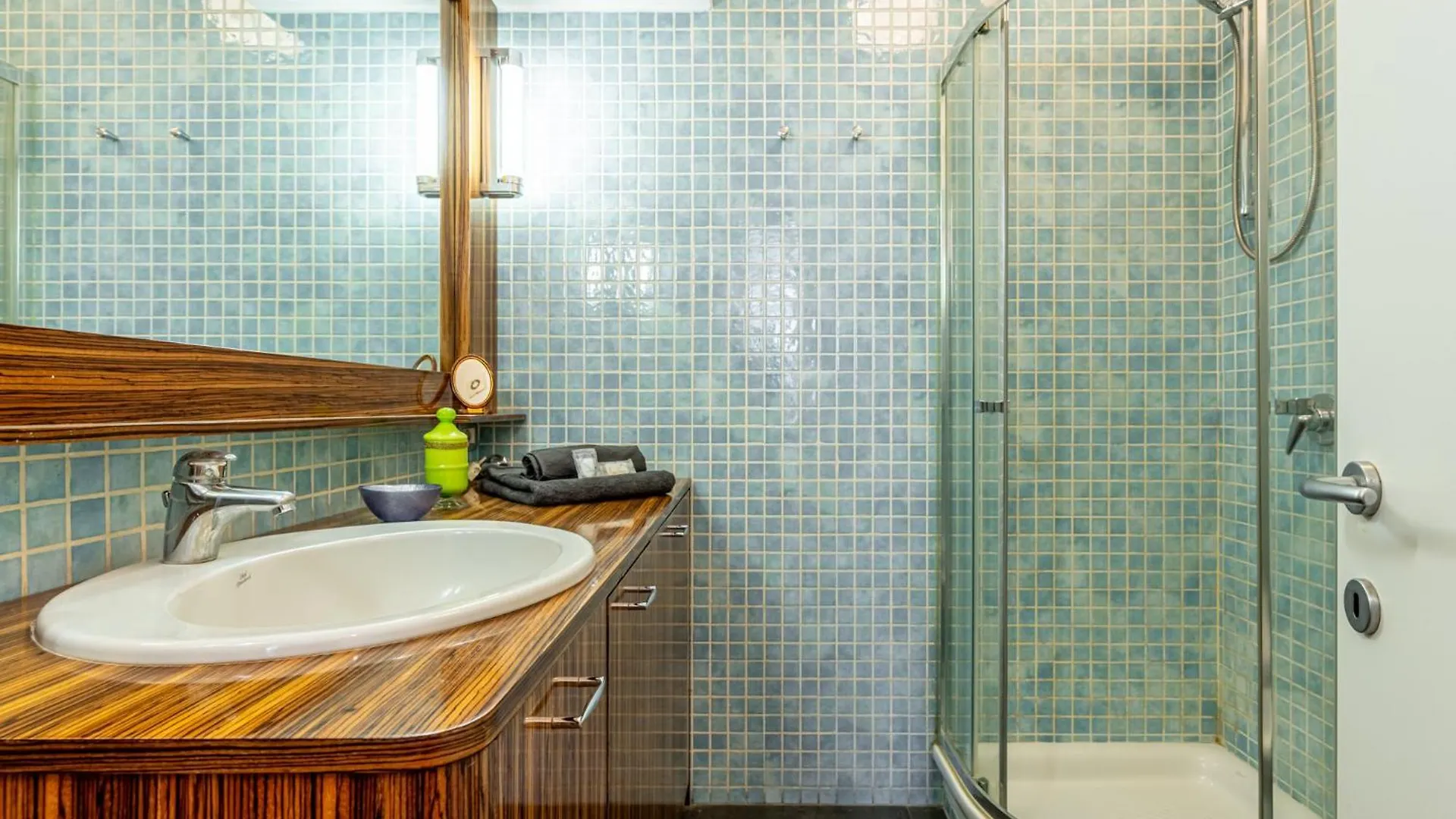 Luxury, Modern & Charming Apt Near Central Station Milan Apartment
