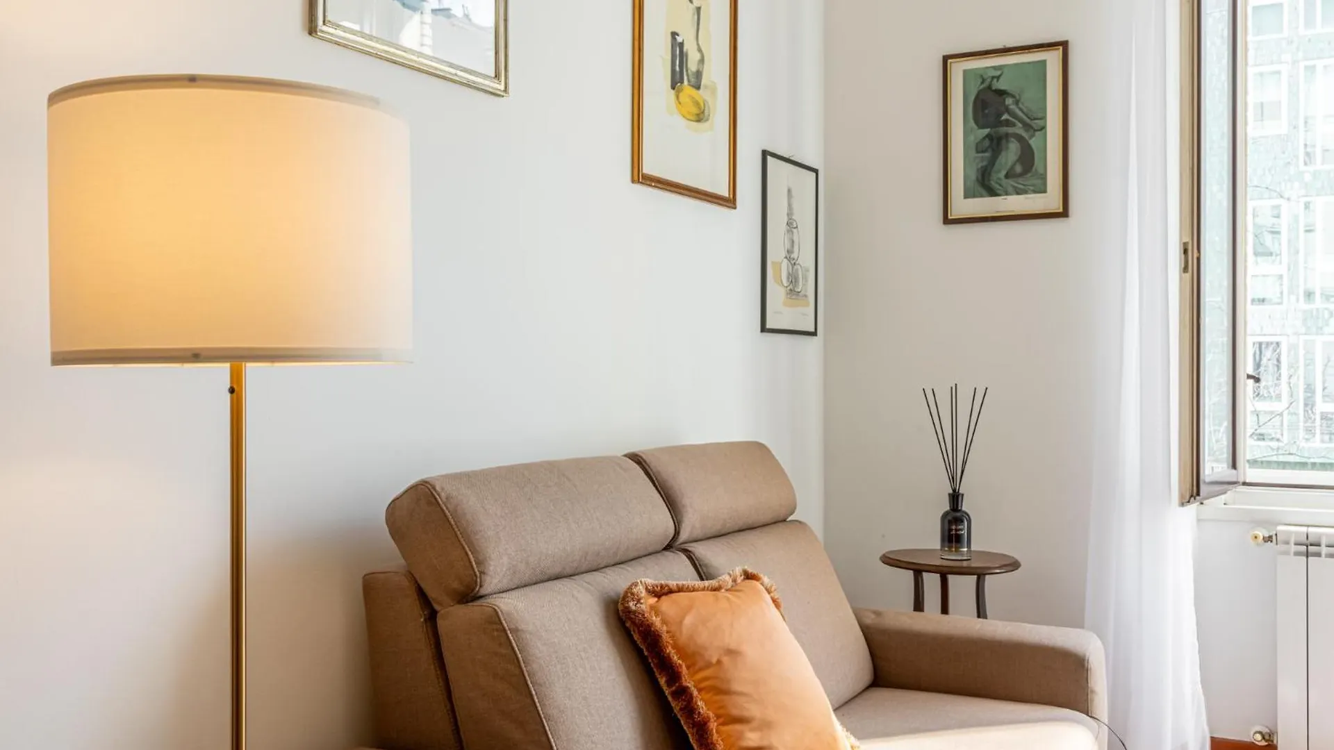 Luxury, Modern & Charming Apt Near Central Station Milan 0*,