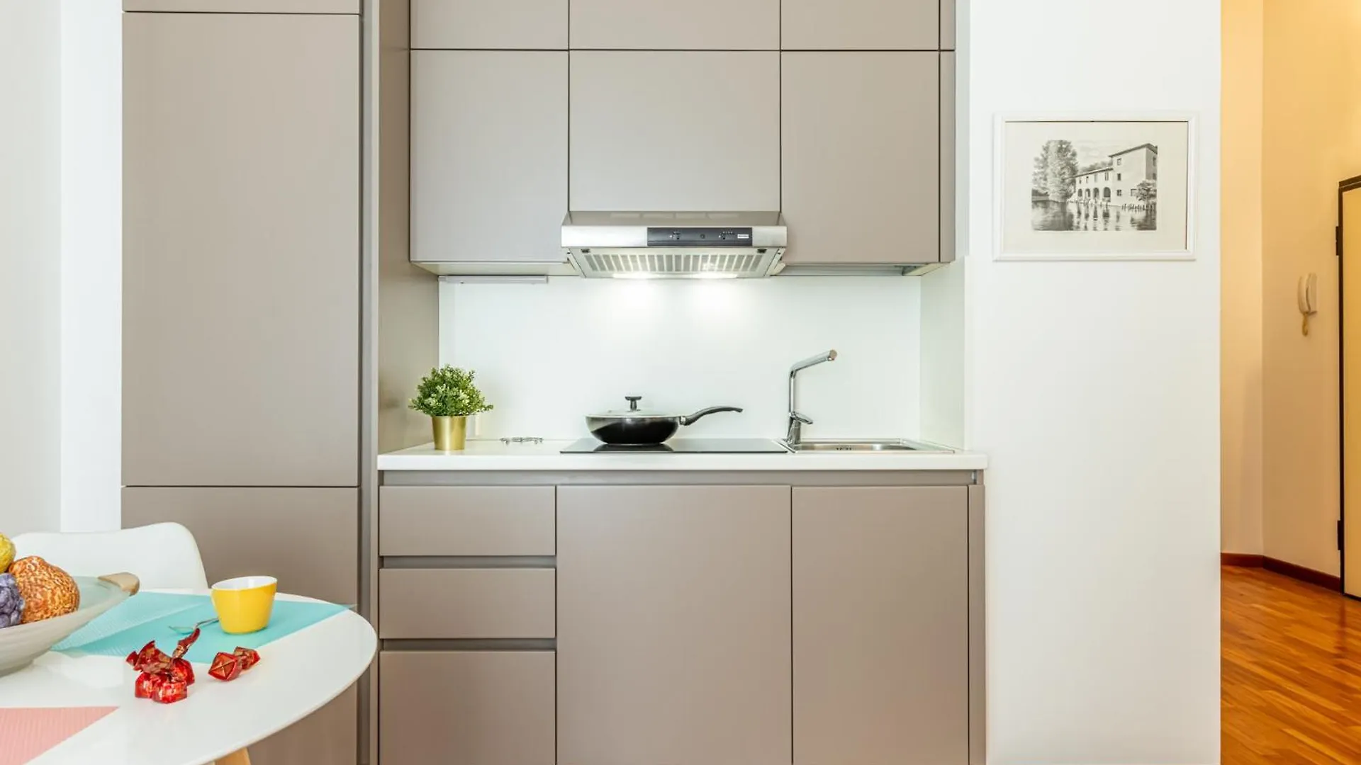 Apartment Luxury, Modern & Charming Apt Near Central Station Milan