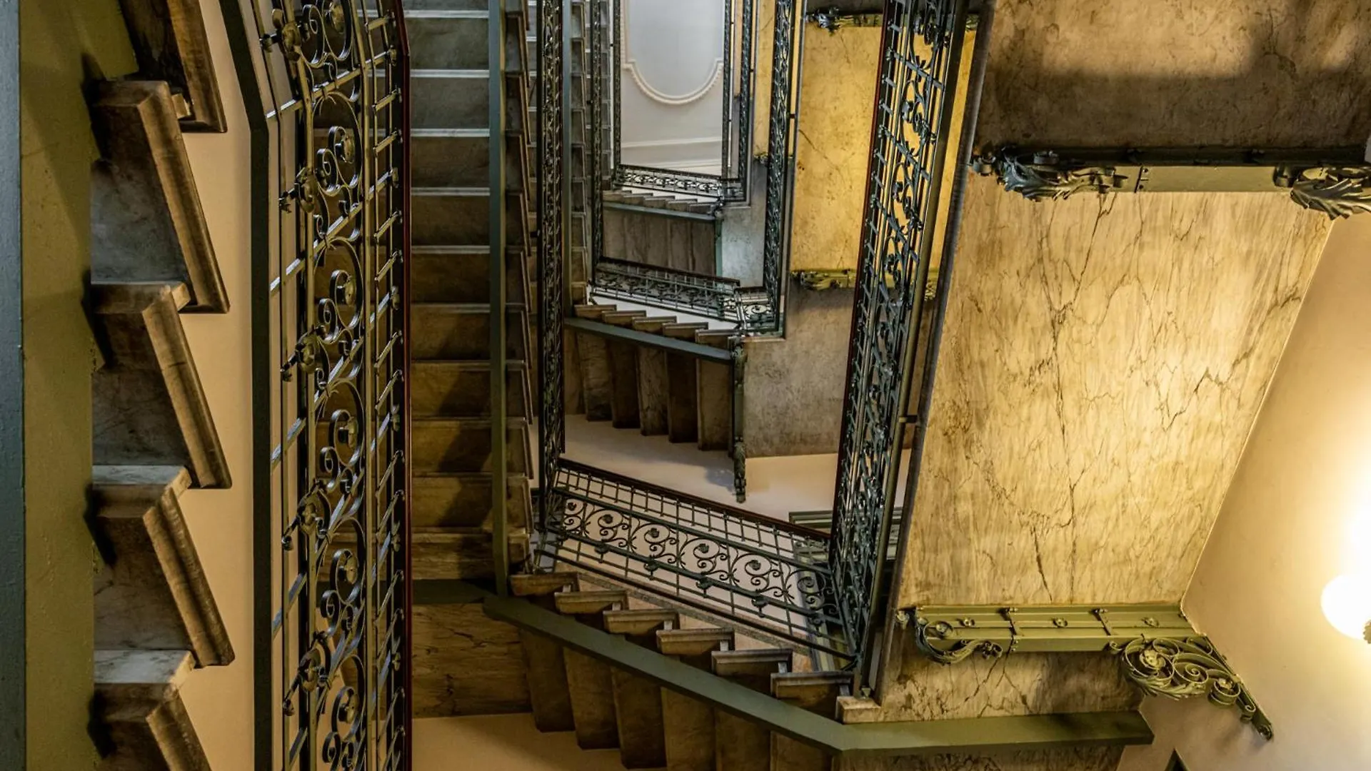 Luxury, Modern & Charming Apt Near Central Station Milan