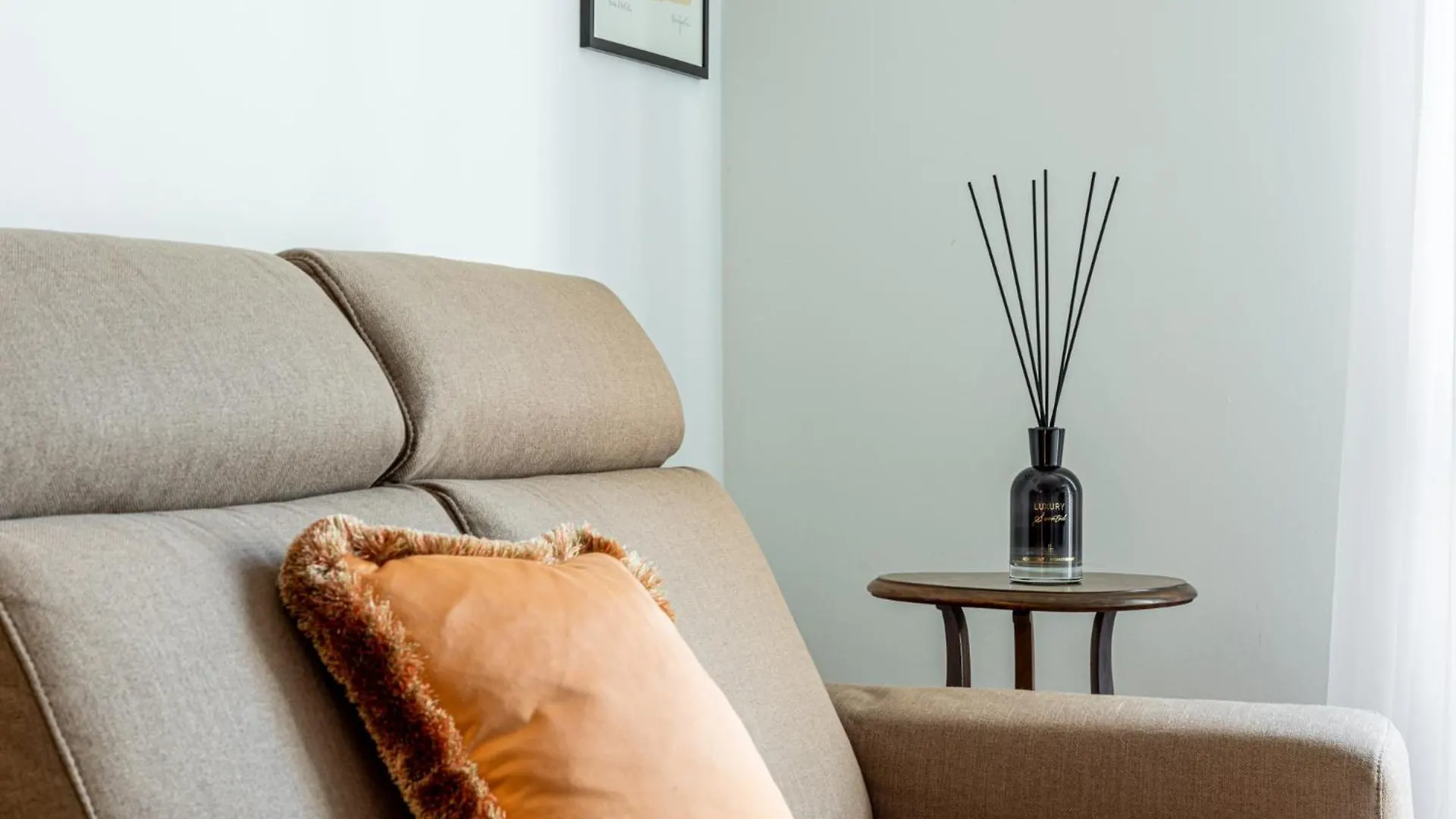 Luxury, Modern & Charming Apt Near Central Station Milan