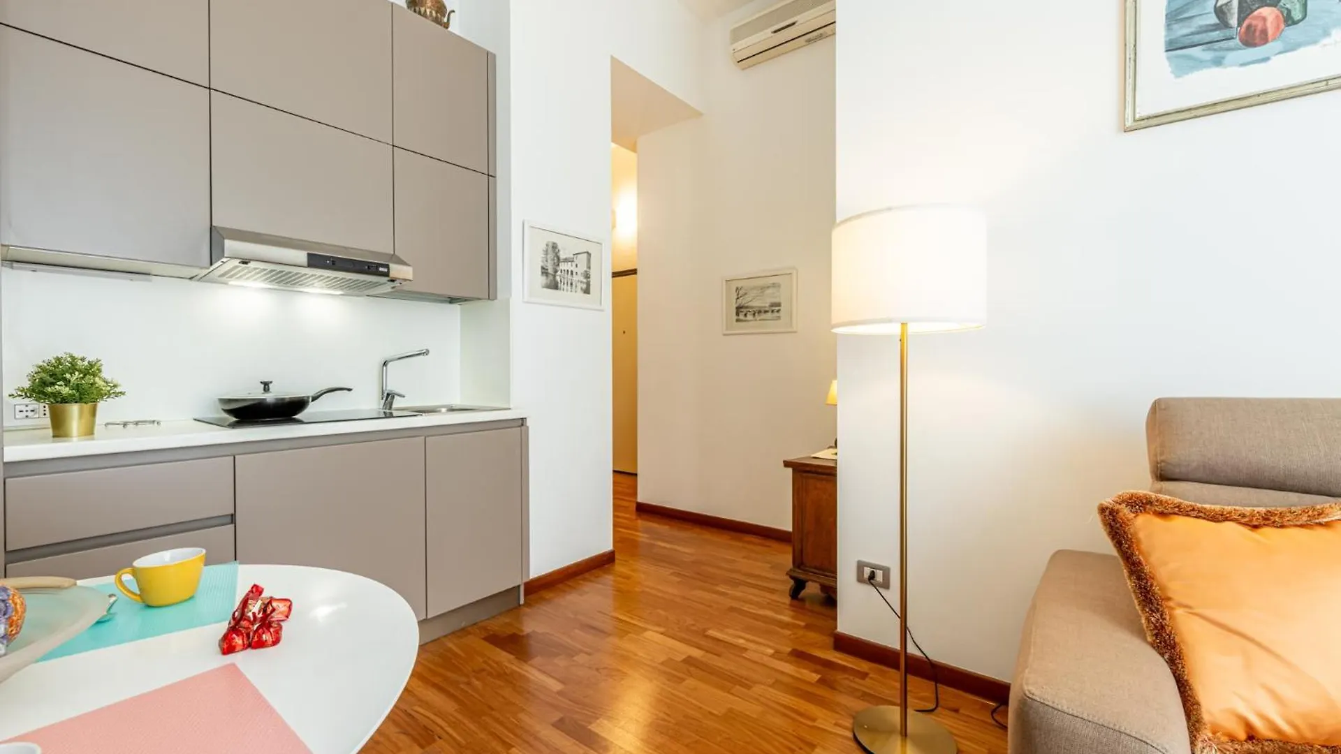 Apartment Luxury, Modern & Charming Apt Near Central Station Milan